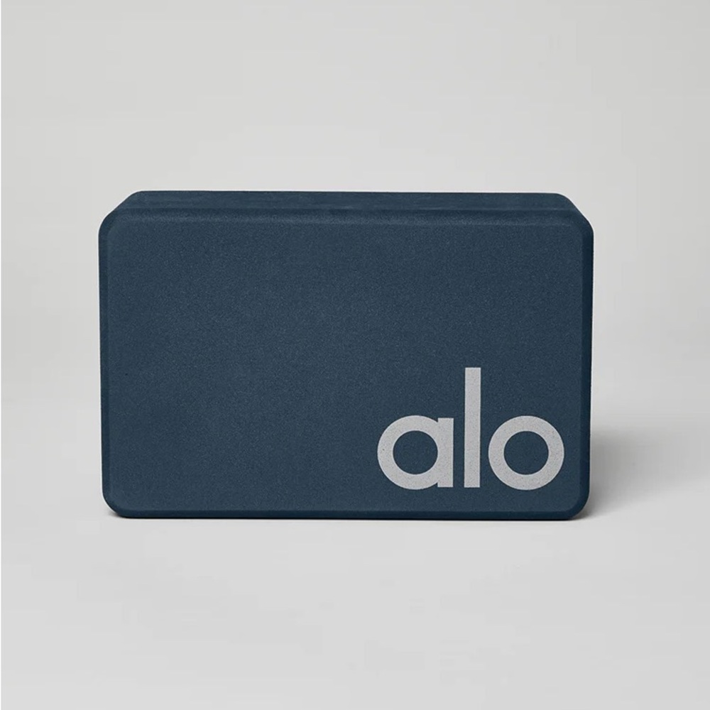 ALO YOGA | ✨NEW✨ Uplifting Yoga Block in Eclipse/Silver